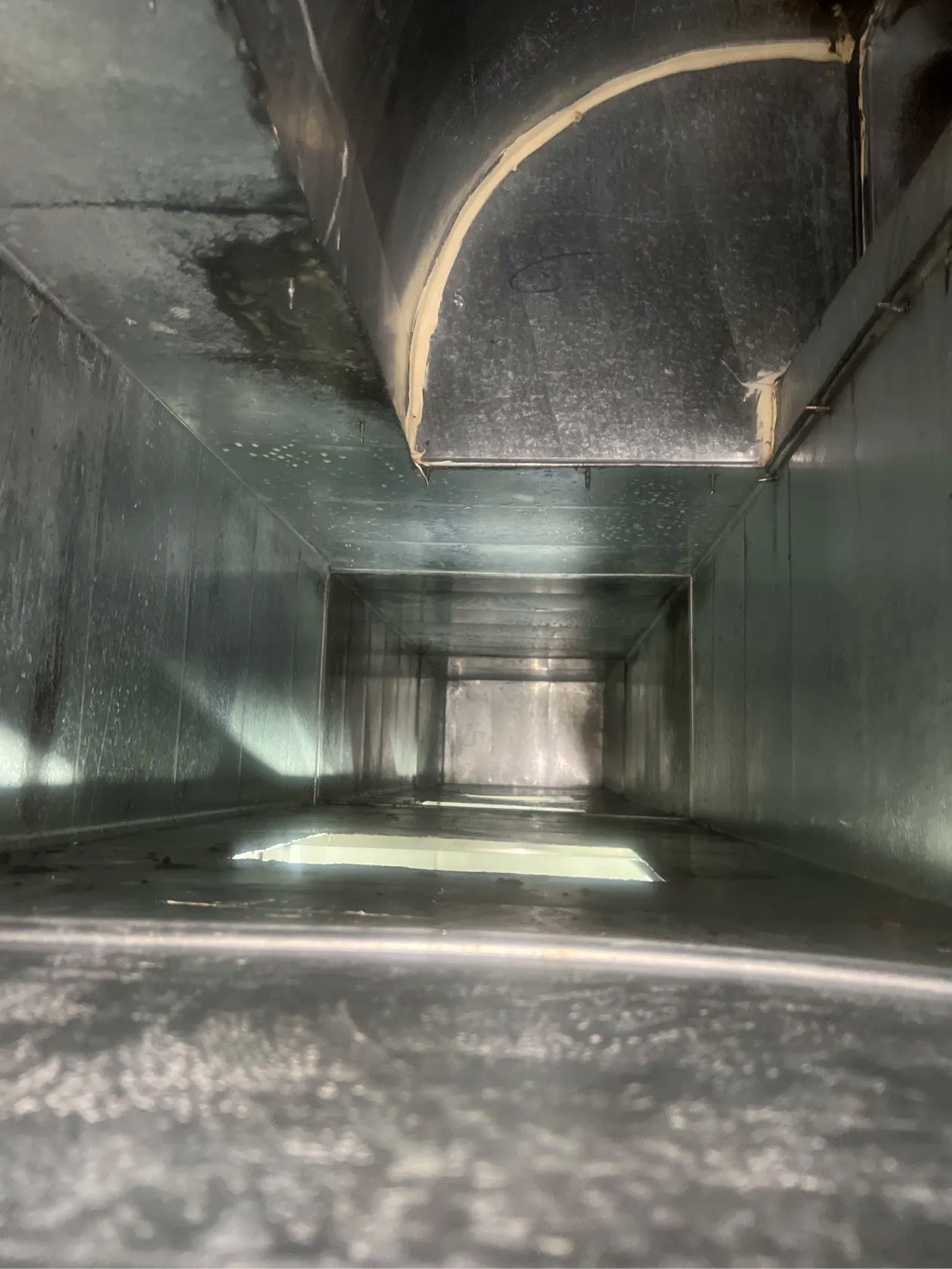 采用高效清洁方法,缩短商用油烟机等待时间 - 清洗后 - 机器人清洗高标准交付