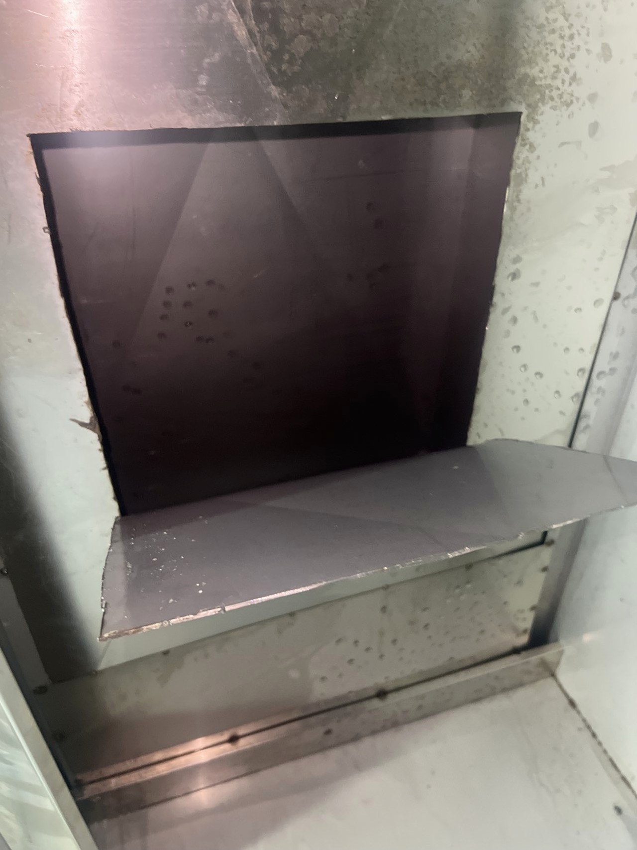 油烟机专业洗护,厨房空气焕然一新,烹饪时光更清新明亮 - 清洗后 - 机器人清洗高标准交付