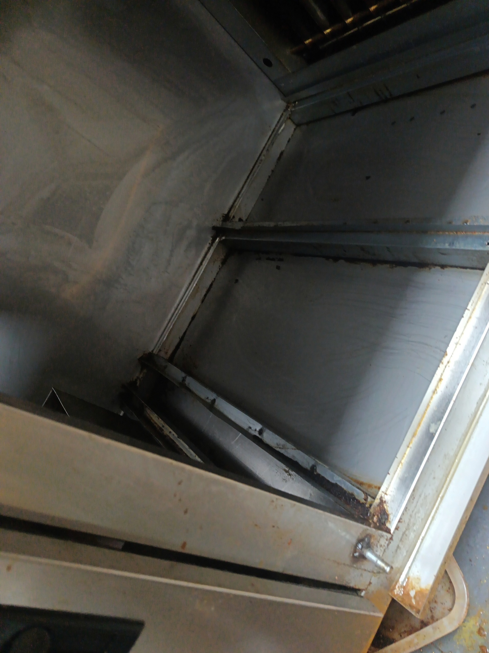 油烟机清洗专家为您厨房增添一抹清新绿意盎然生机 - 清洗后 - 机器人清洗高标准交付