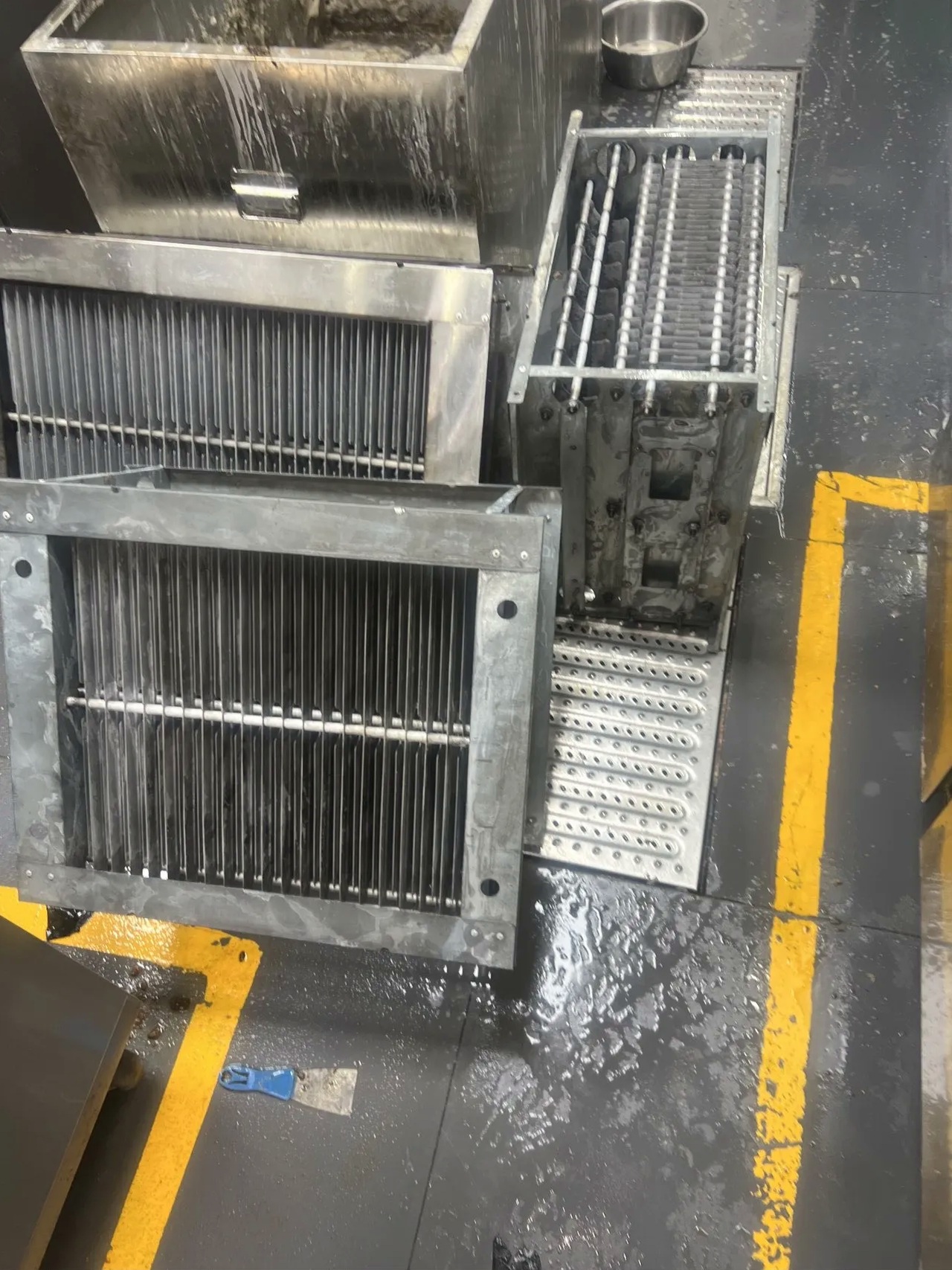 油烟机清洗特惠风暴席卷而来，洁净厨房清新空气烹饪更自在 - 清洗后 - 机器人清洗高标准交付