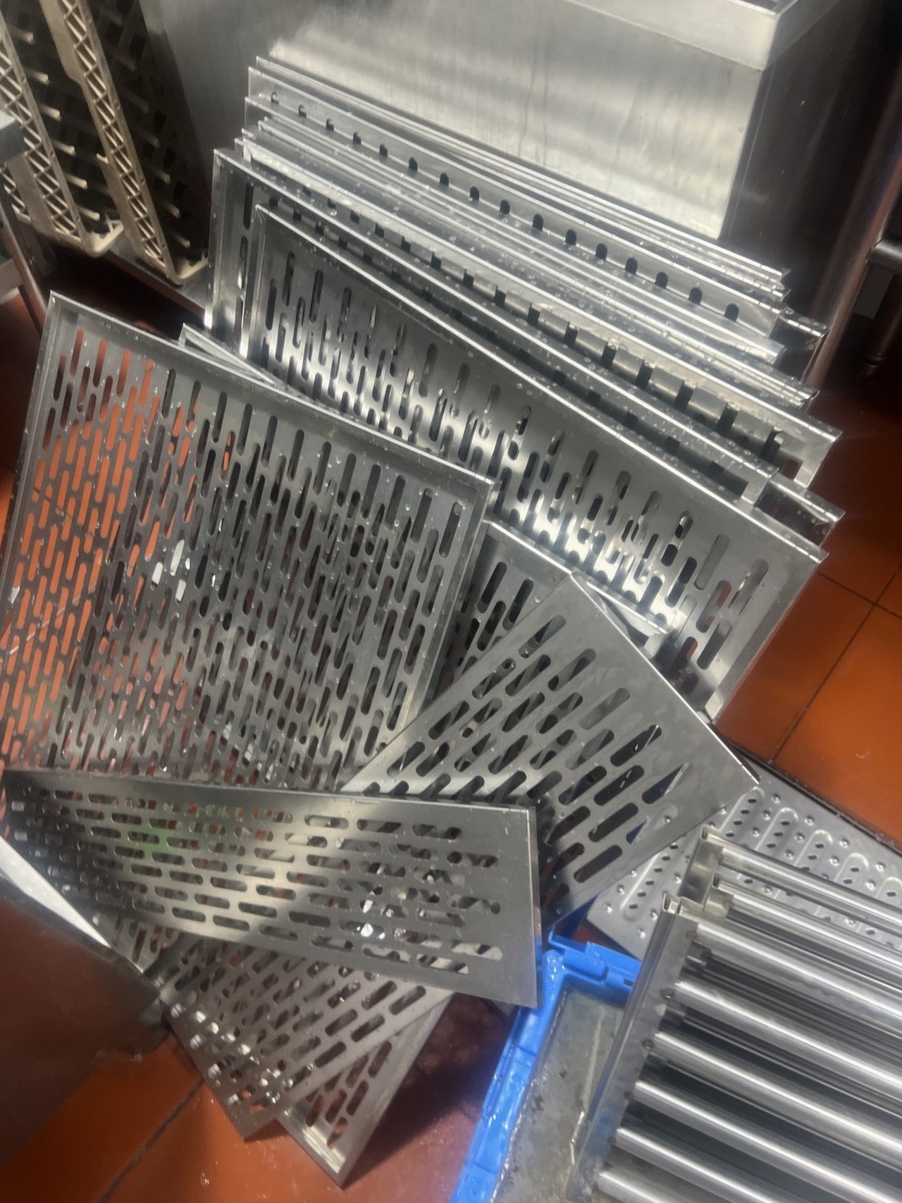 专业油烟机清洗服务到家，厨房的清新卫士守护健康烹饪时光 - 清洗后 - 机器人清洗高标准交付