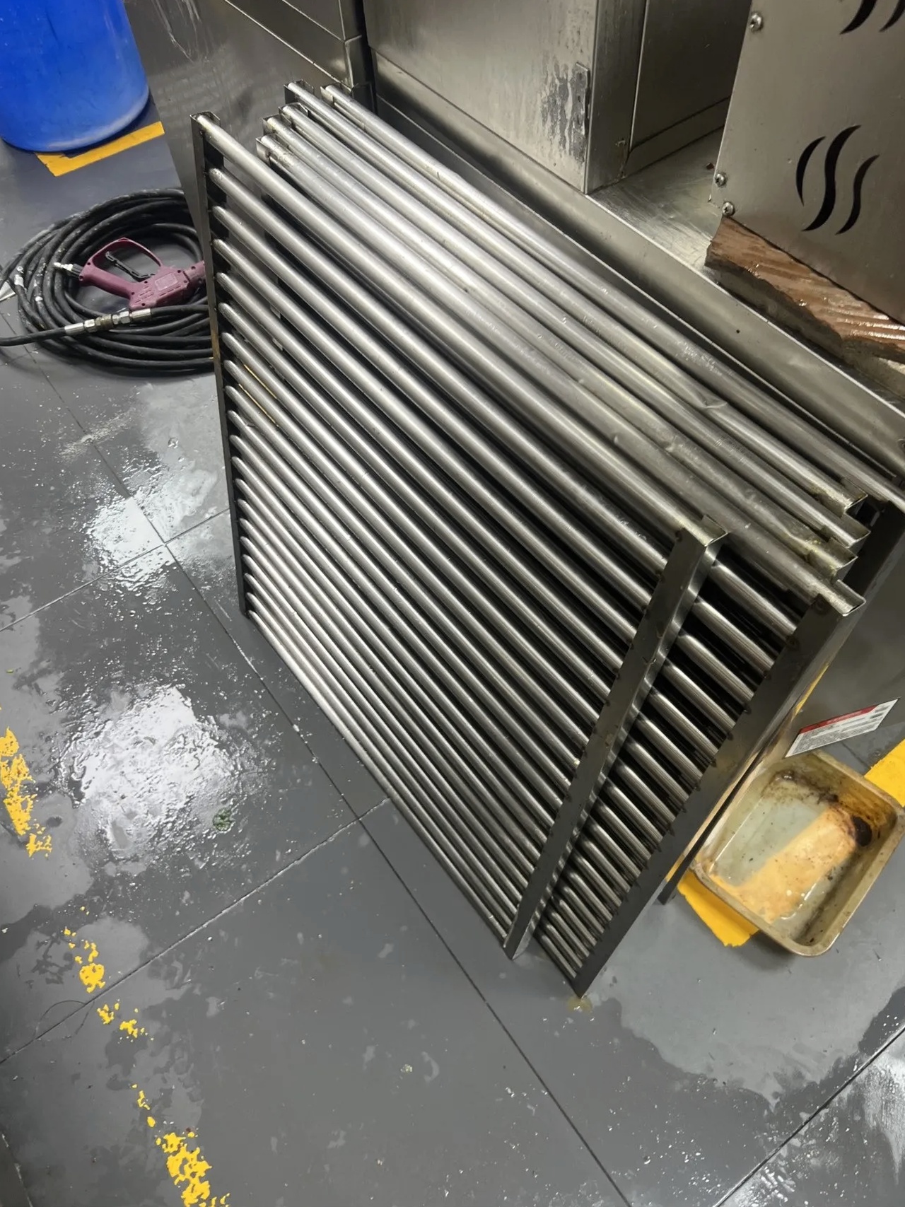 高效油烟机清洗，厨房环境更宜人舒适，清新空气让烹饪更轻松愉悦 - 清洗后 - 机器人清洗高标准交付