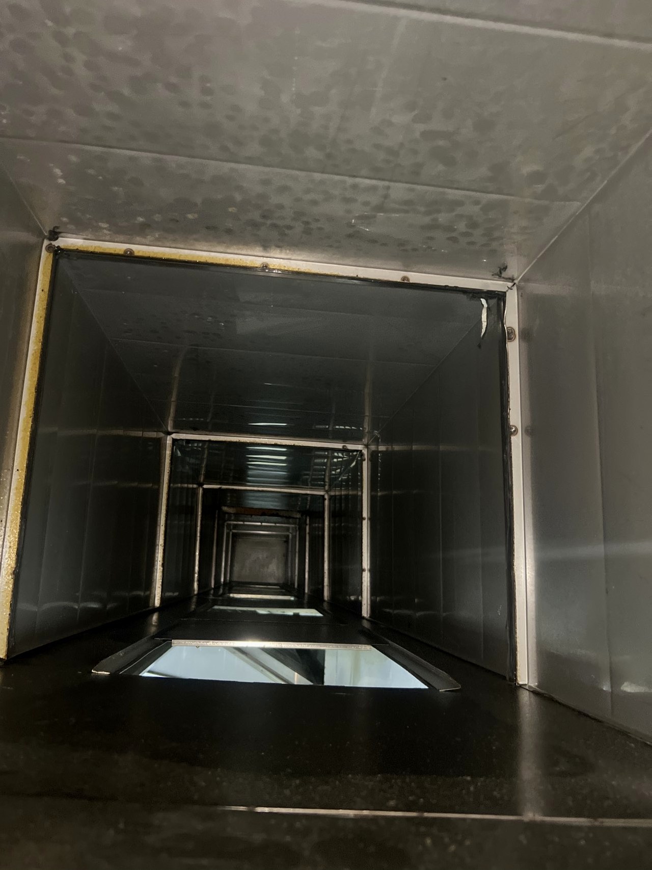 深度油烟机清洁，厨房空气回归自然清新，烹饪更享宁静与清新 - 清洗后 - 机器人清洗高标准交付