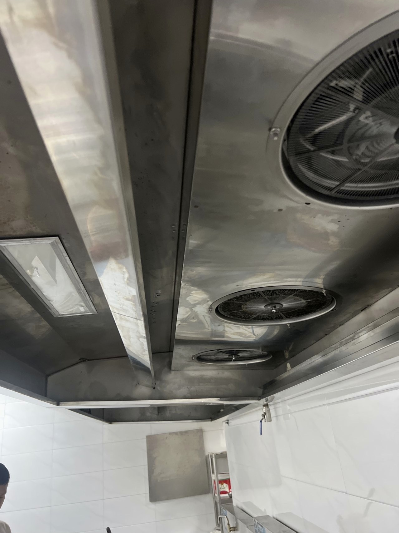 油烟机清洗专家，为厨房增添一抹清新绿意，烹饪时光更绿色健康 - 清洗后 - 机器人清洗高标准交付