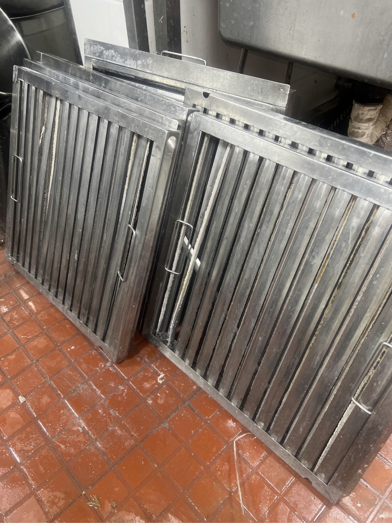 深度油烟机清洁，厨房空间恢复清新，烹饪更享健康与宁静时光 - 清洗后 - 机器人清洗高标准交付