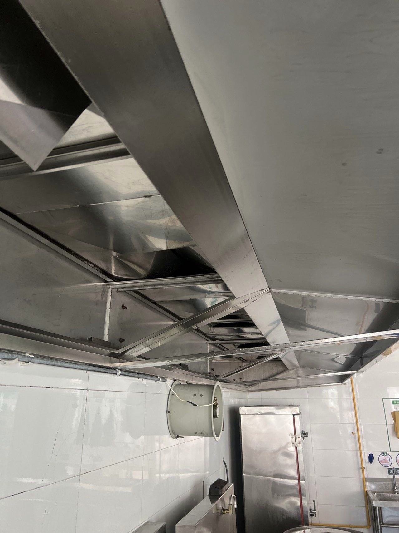 油烟机清洗特惠风暴，厨房空气更清新，烹饪时光更自由 - 清洗后 - 机器人清洗高标准交付