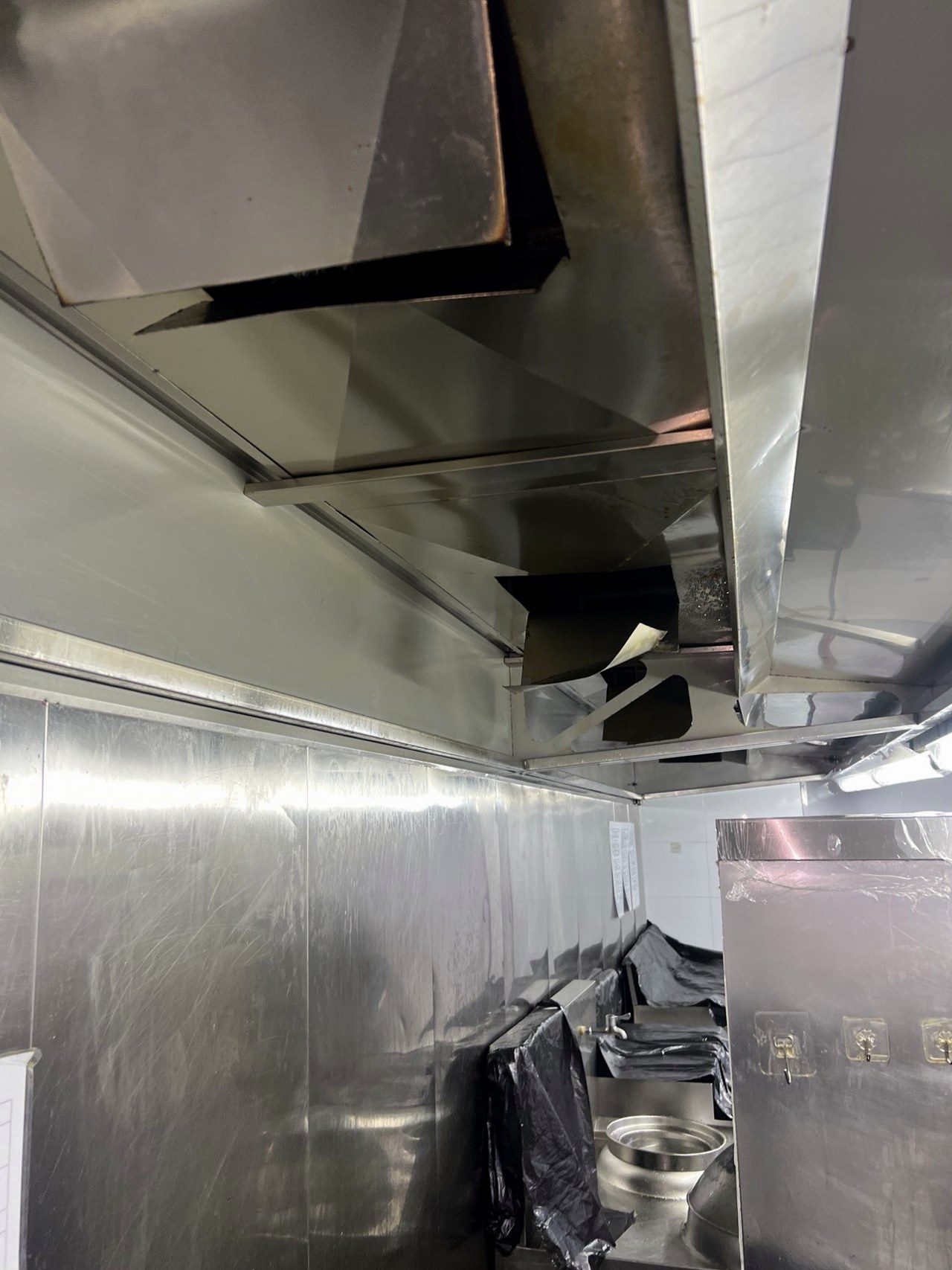 油烟机深度洗护特惠，厨房环境更整洁有序，烹饪更享清新 - 清洗后 - 机器人清洗高标准交付