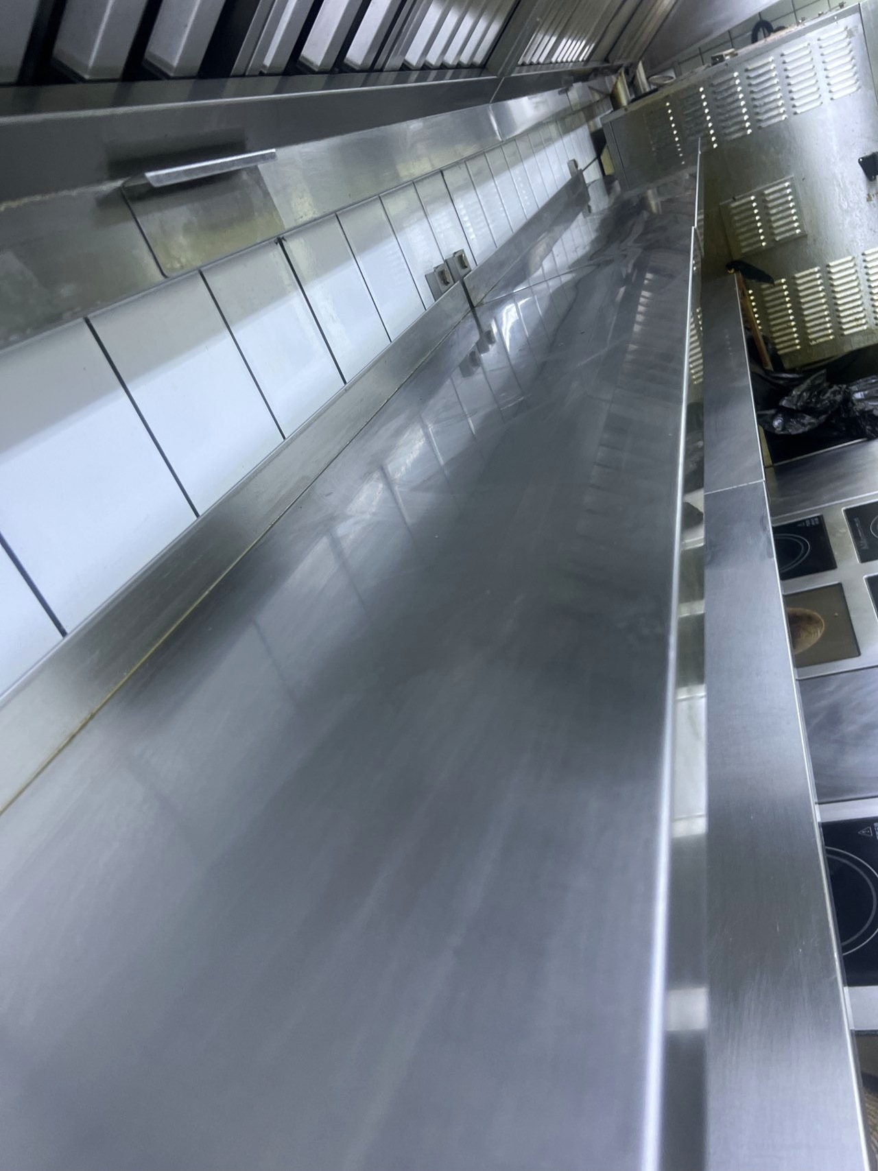 油烟机清洗特惠风暴，厨房空气更清新，烹饪更健康 - 清洗后 - 机器人清洗高标准交付