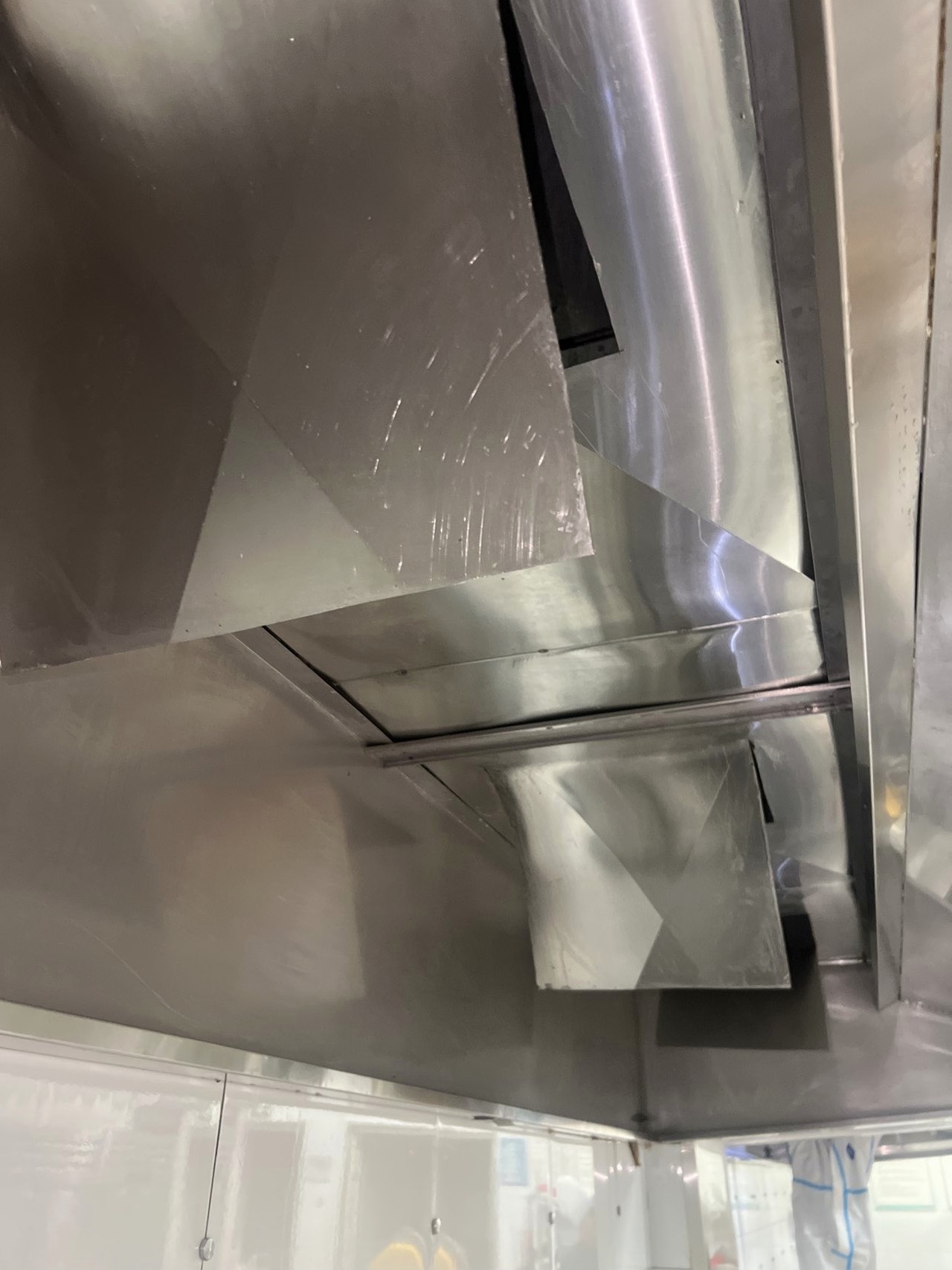 油烟机清洗特惠风暴，厨房洁净明亮，烹饪健康每一天 - 清洗后 - 机器人清洗高标准交付