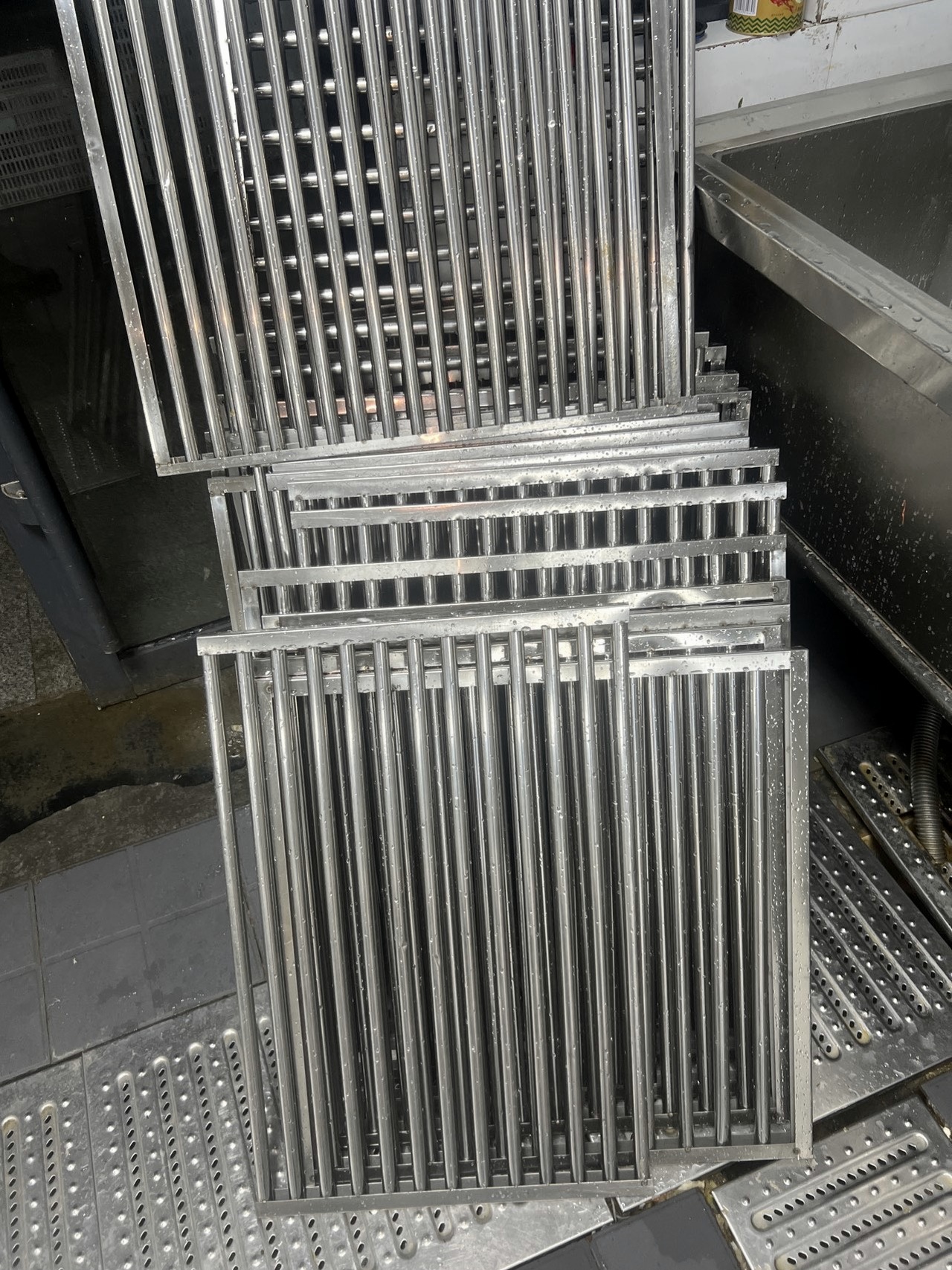 大型油烟机清洗，用实际行动诠释专业精神。 - 清洗后 - 机器人清洗高标准交付