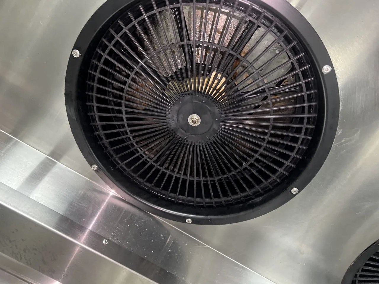 专业油烟机洗护，厨房油烟去无踪，清新烹饪时光更雅致宁静 - 清洗后 - 机器人清洗高标准交付