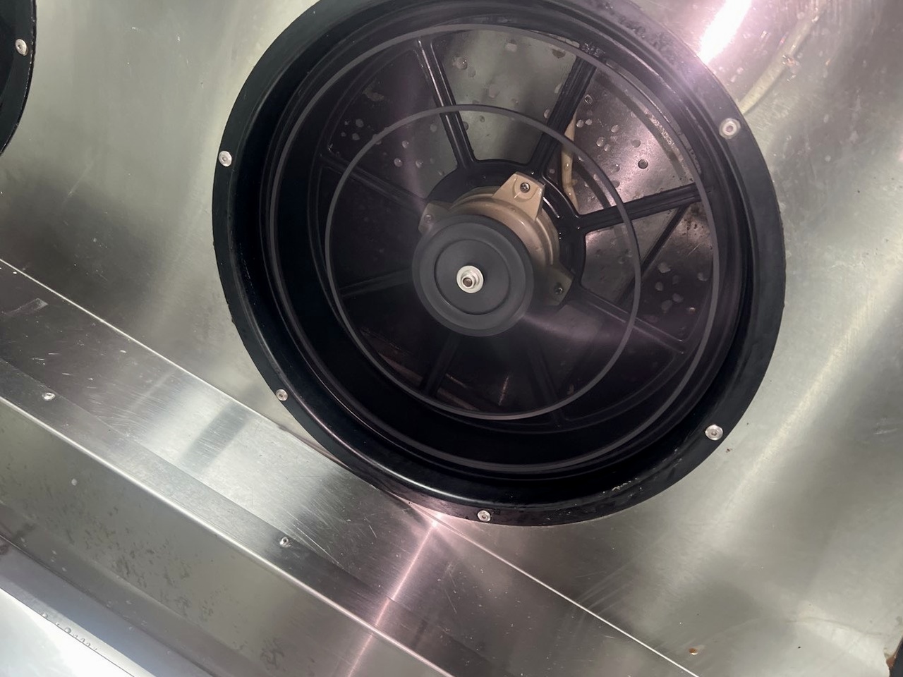 许昌中学食堂商用油烟机清洗清洗方案 - 清洗后 - 机器人清洗高标准交付