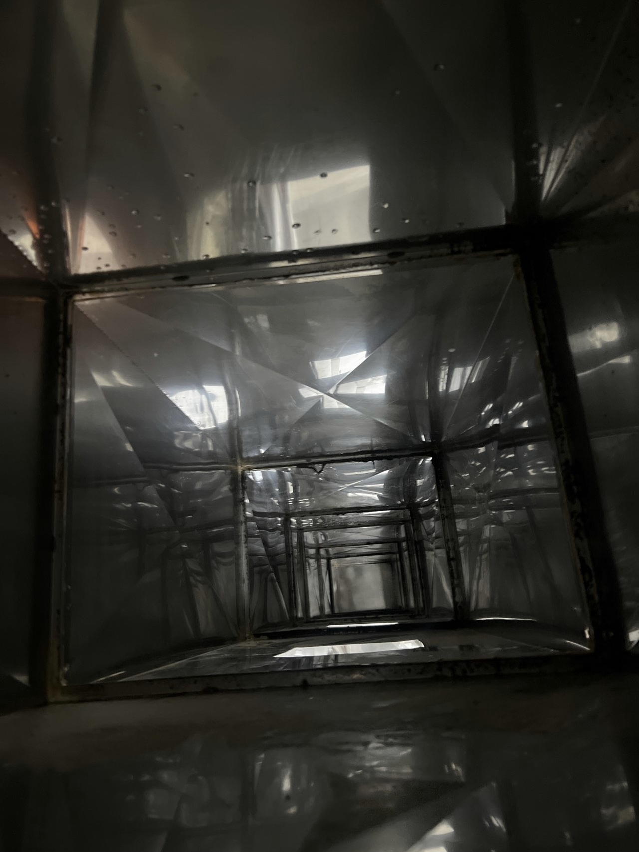 商用排烟管道清洗操作规范详解 - 清洗后 - 机器人清洗高标准交付