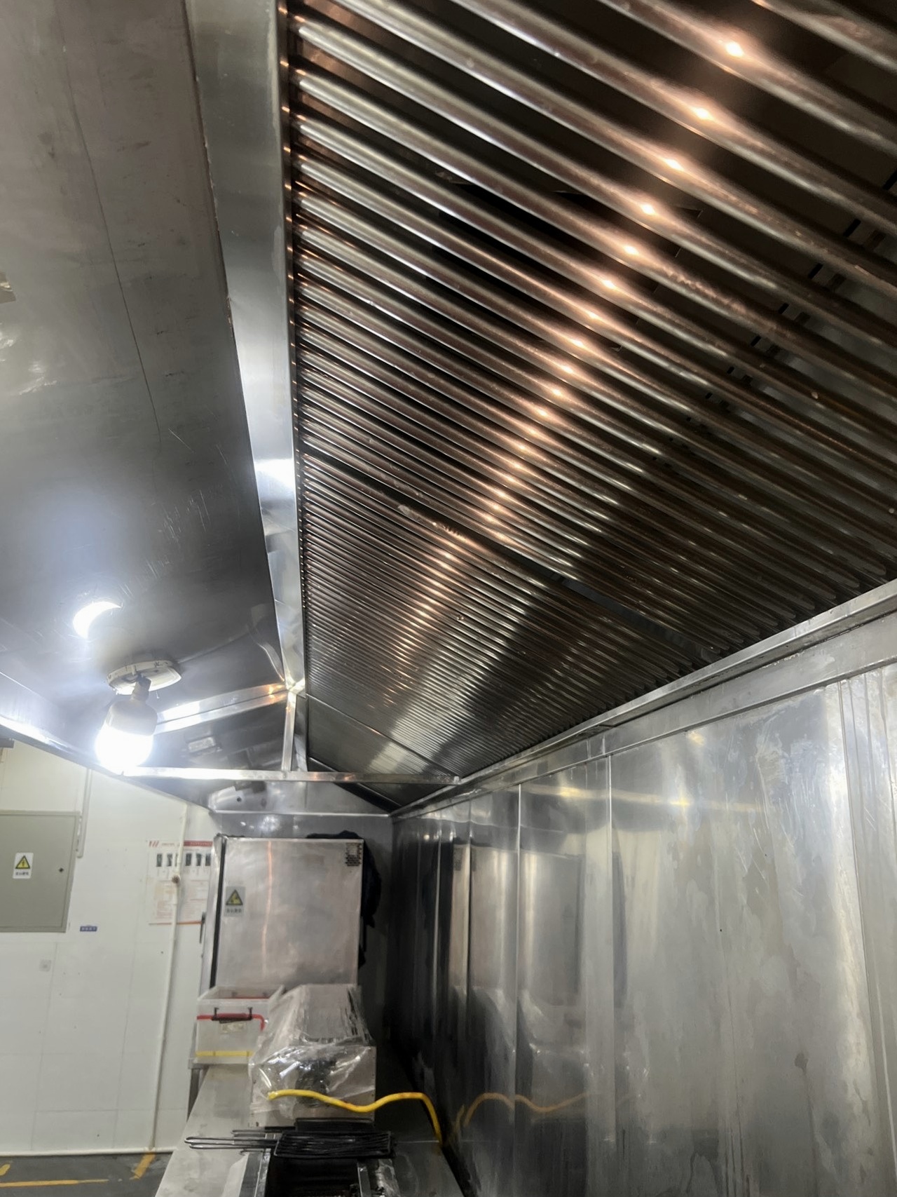 新乡快餐店油烟净化器清洗清洗流程 - 清洗后 - 机器人清洗高标准交付