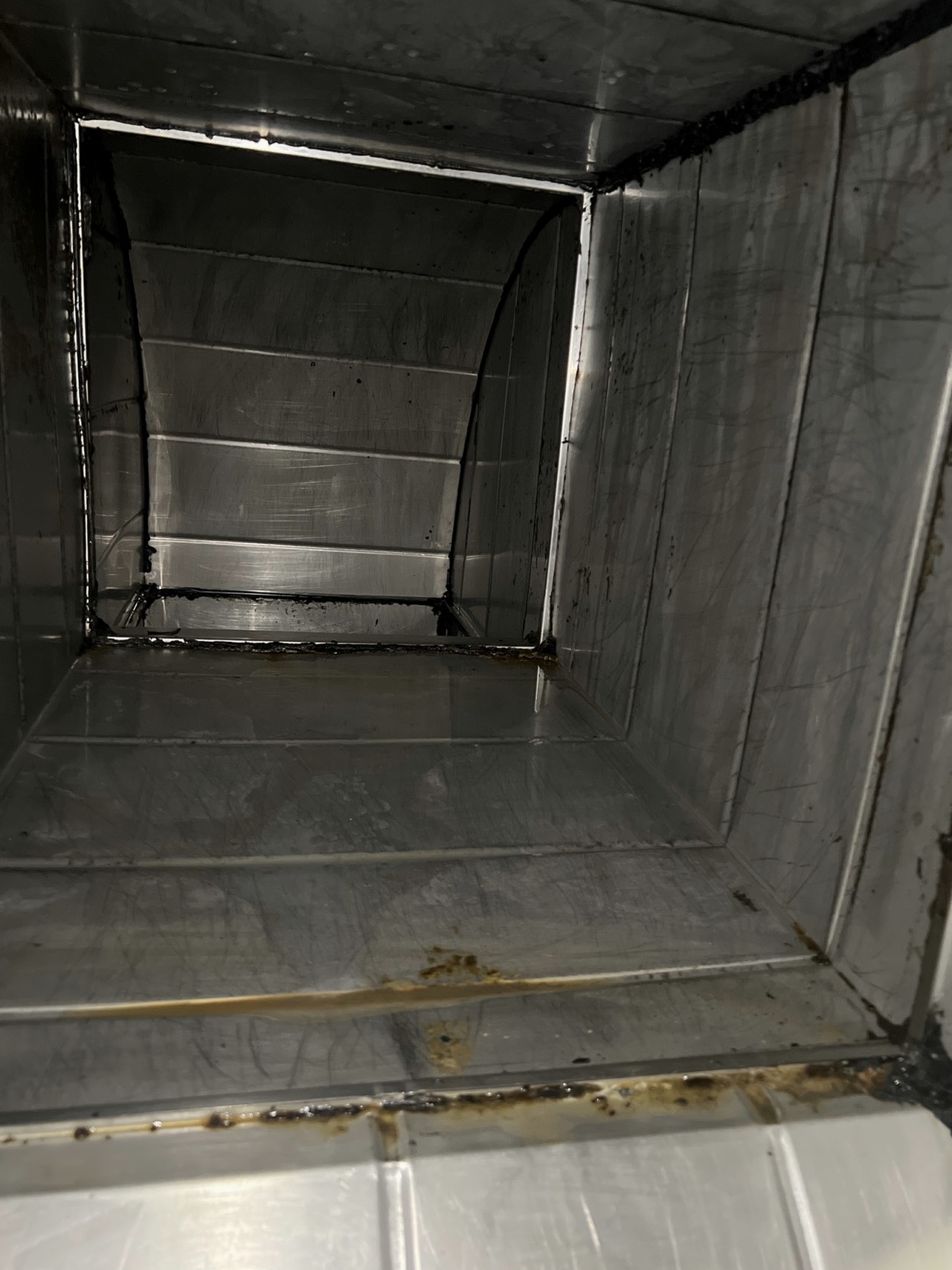 专业解读：幼儿园食堂运水烟罩清洗排烟不畅解决 - 清洗后 - 机器人清洗高标准交付