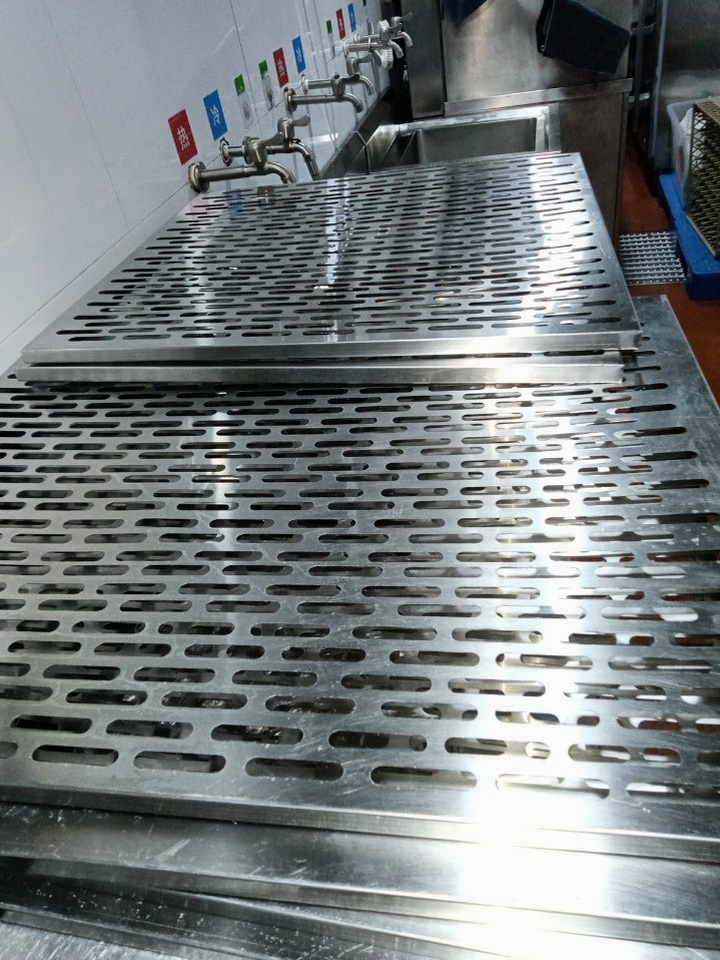 专业解读：饭店排烟管道清洗的重要性 - 清洗后 - 机器人清洗高标准交付