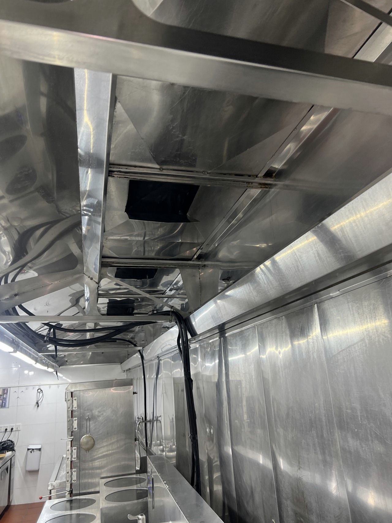 安阳美食城排烟风机清洗哪家好 - 清洗后 - 机器人清洗高标准交付