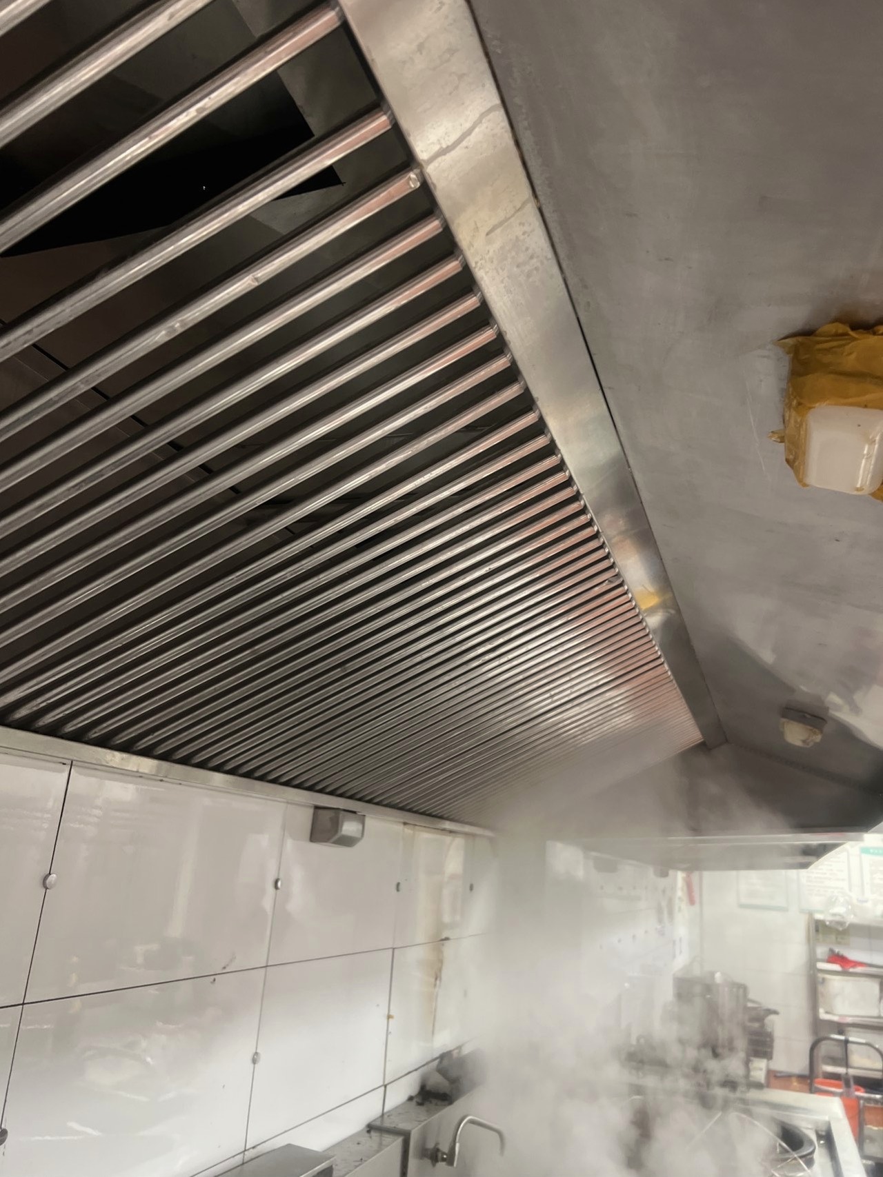 洛阳中餐厅排烟管道清洗多少钱 - 清洗后 - 机器人清洗高标准交付