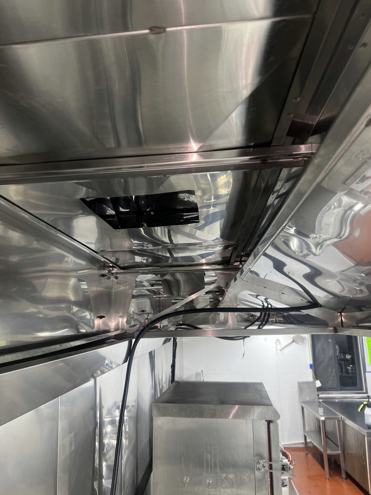 新乡连锁餐饮排烟风机清洗清洗方案 - 清洗后 - 机器人清洗高标准交付
