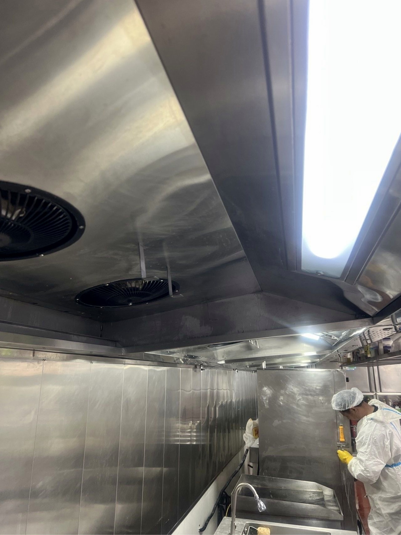 驻马店工厂食堂集烟罩清洗公司推荐 - 清洗后 - 机器人清洗高标准交付