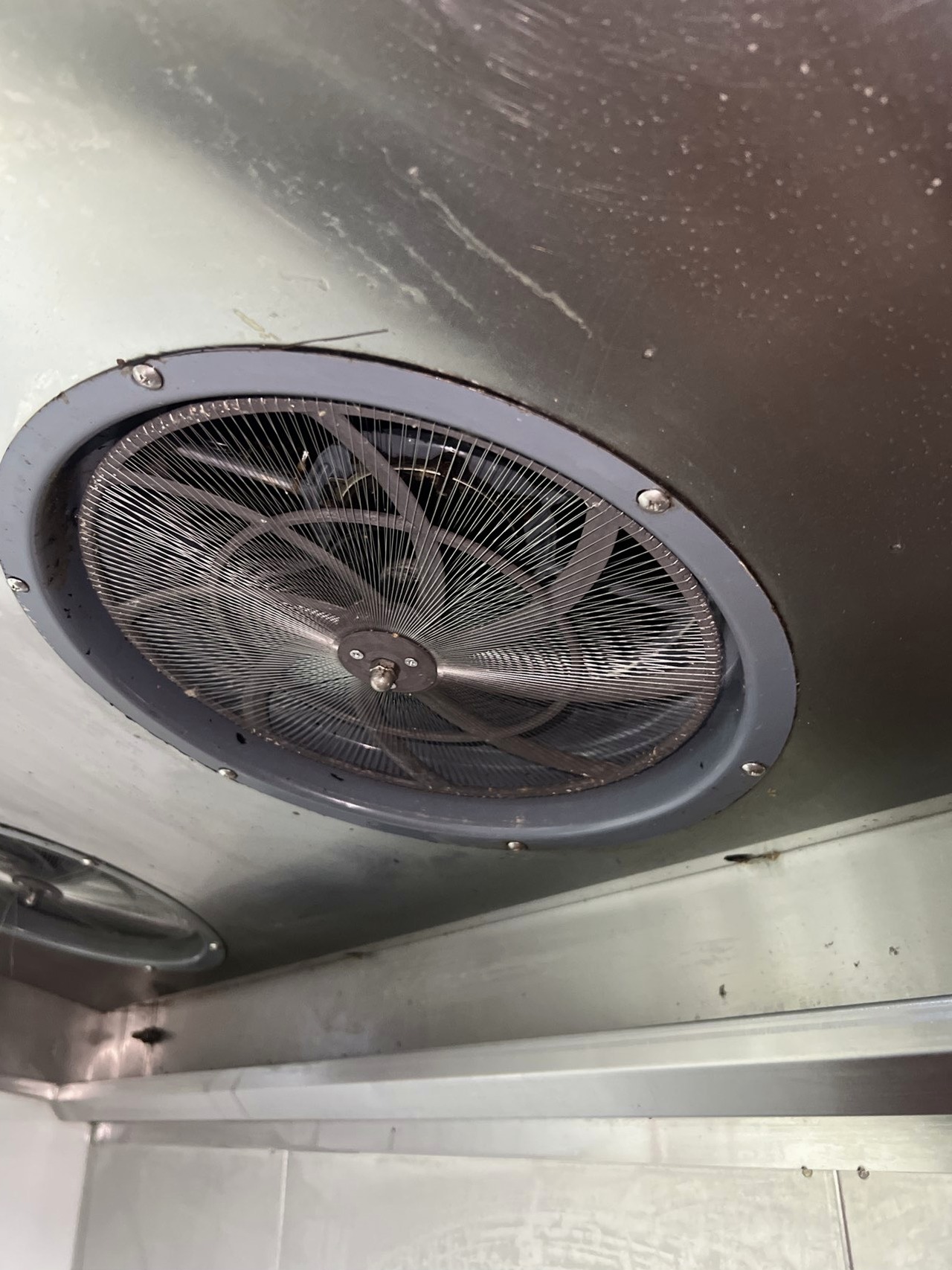 开封饭店厨房油烟积聚的安全隐患 - 清洗后 - 机器人清洗高标准交付