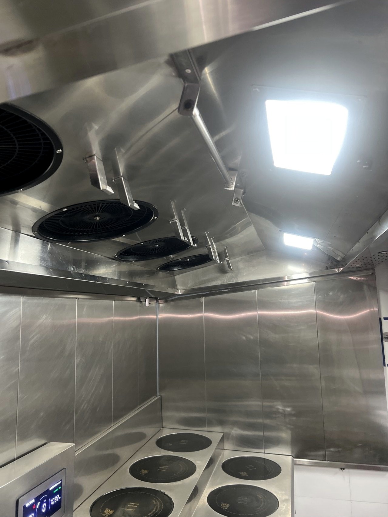 安阳商用油烟机长期不清洗的风险 - 清洗后 - 机器人清洗高标准交付