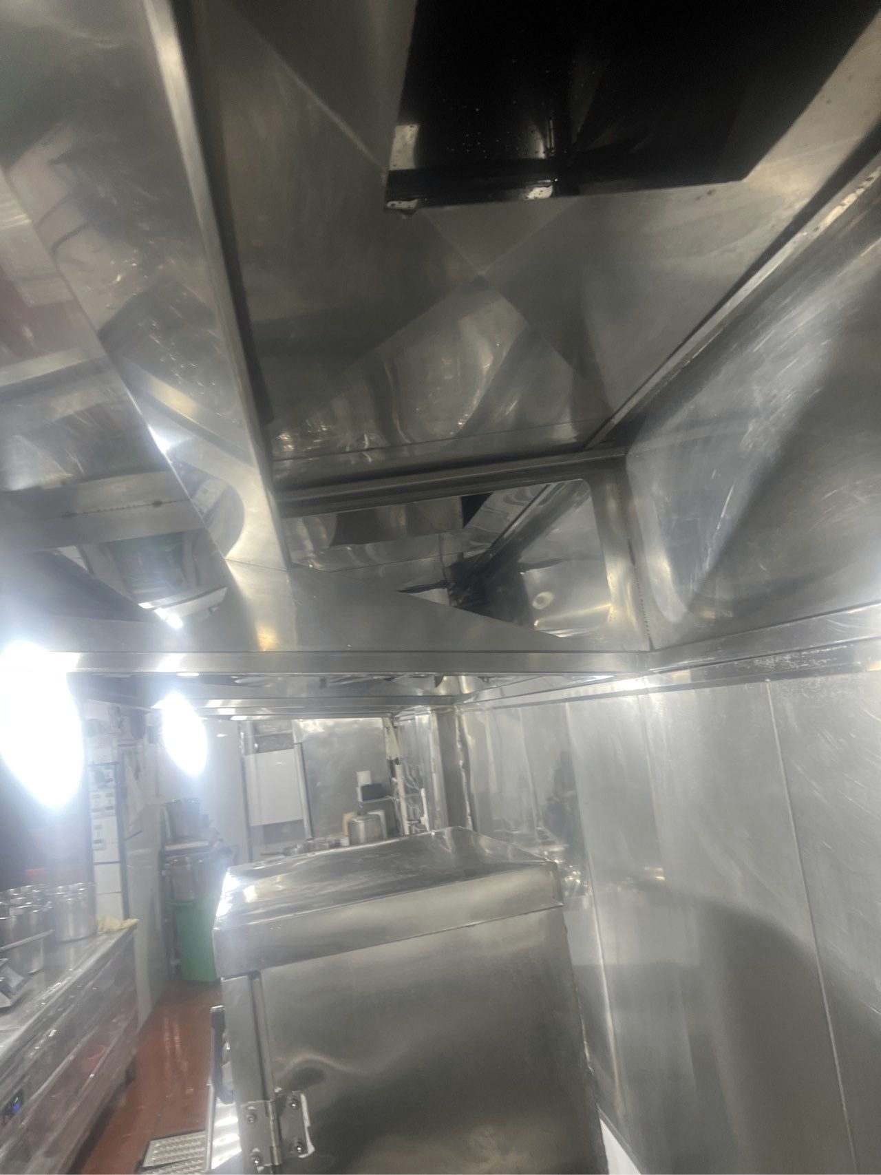 漯河饭店厨房油烟积聚的安全隐患 - 清洗后 - 机器人清洗高标准交付