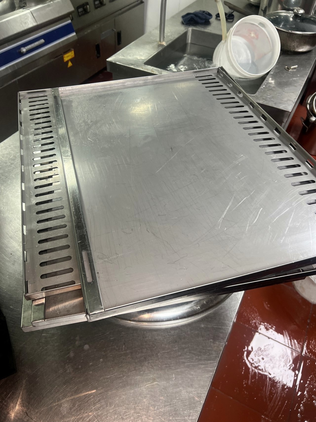 商丘饭店厨房油烟积聚的安全隐患 - 清洗后 - 机器人清洗高标准交付