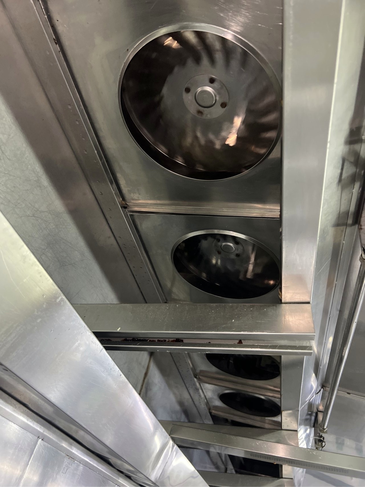 郑州郑东新区学校食堂油烟管道清洗及净化器维保 - 清洗后 - 机器人清洗高标准交付