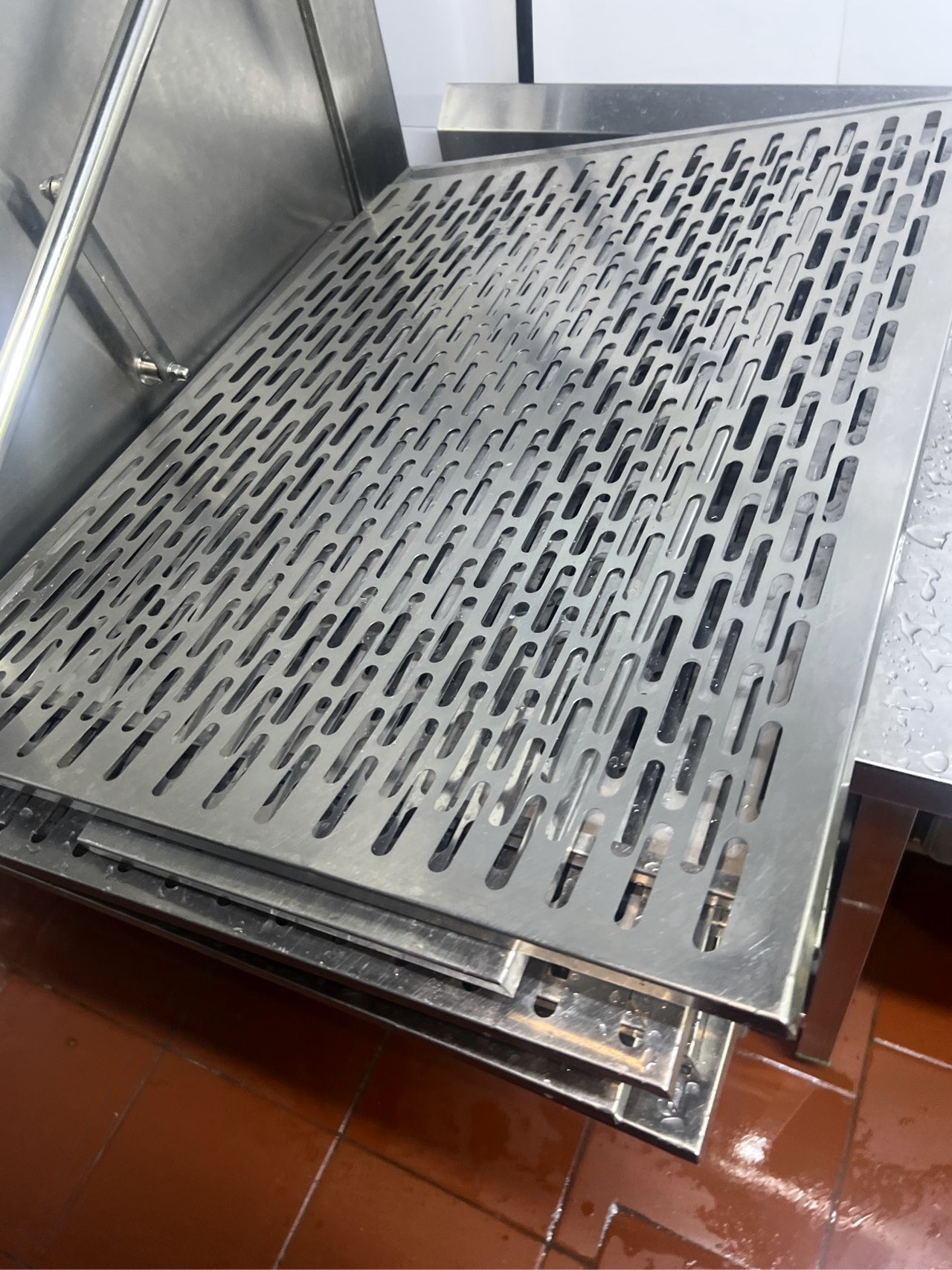 焦作工厂食堂排烟风机清洗收费标准 - 清洗后 - 机器人清洗高标准交付