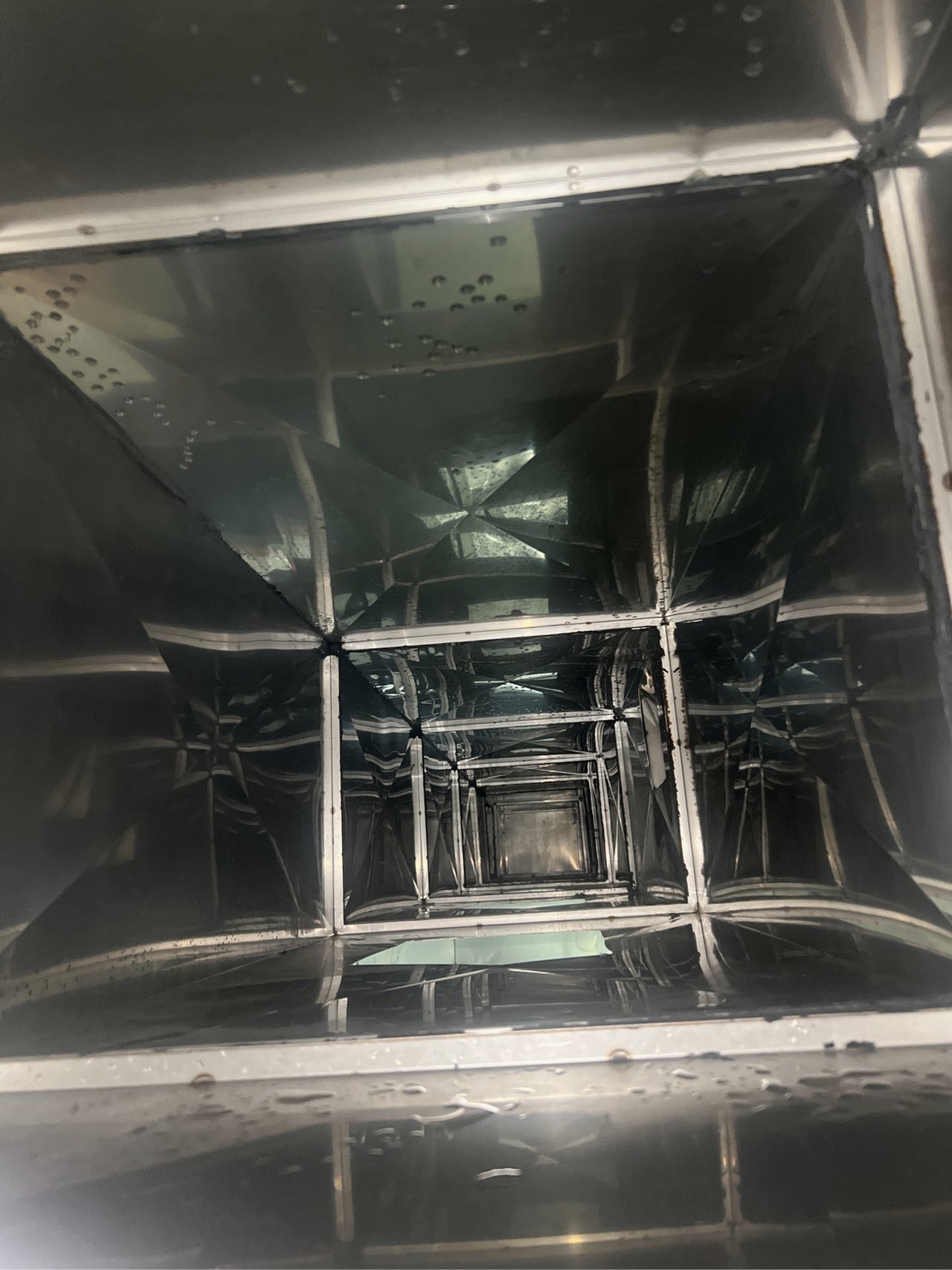 郑州荥阳市饭店烟道清洗大概多少钱一米 - 清洗后 - 机器人清洗高标准交付
