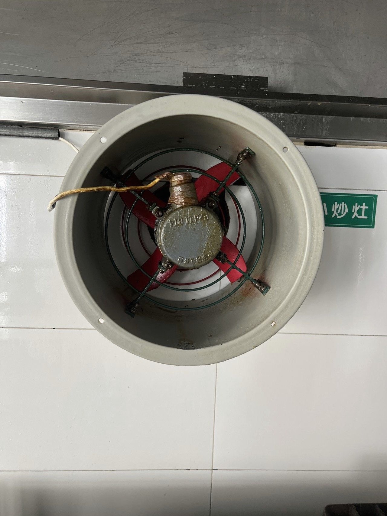 郑州经开区商用抽油烟机清洗哪家专业靠谱 - 清洗后 - 机器人清洗高标准交付