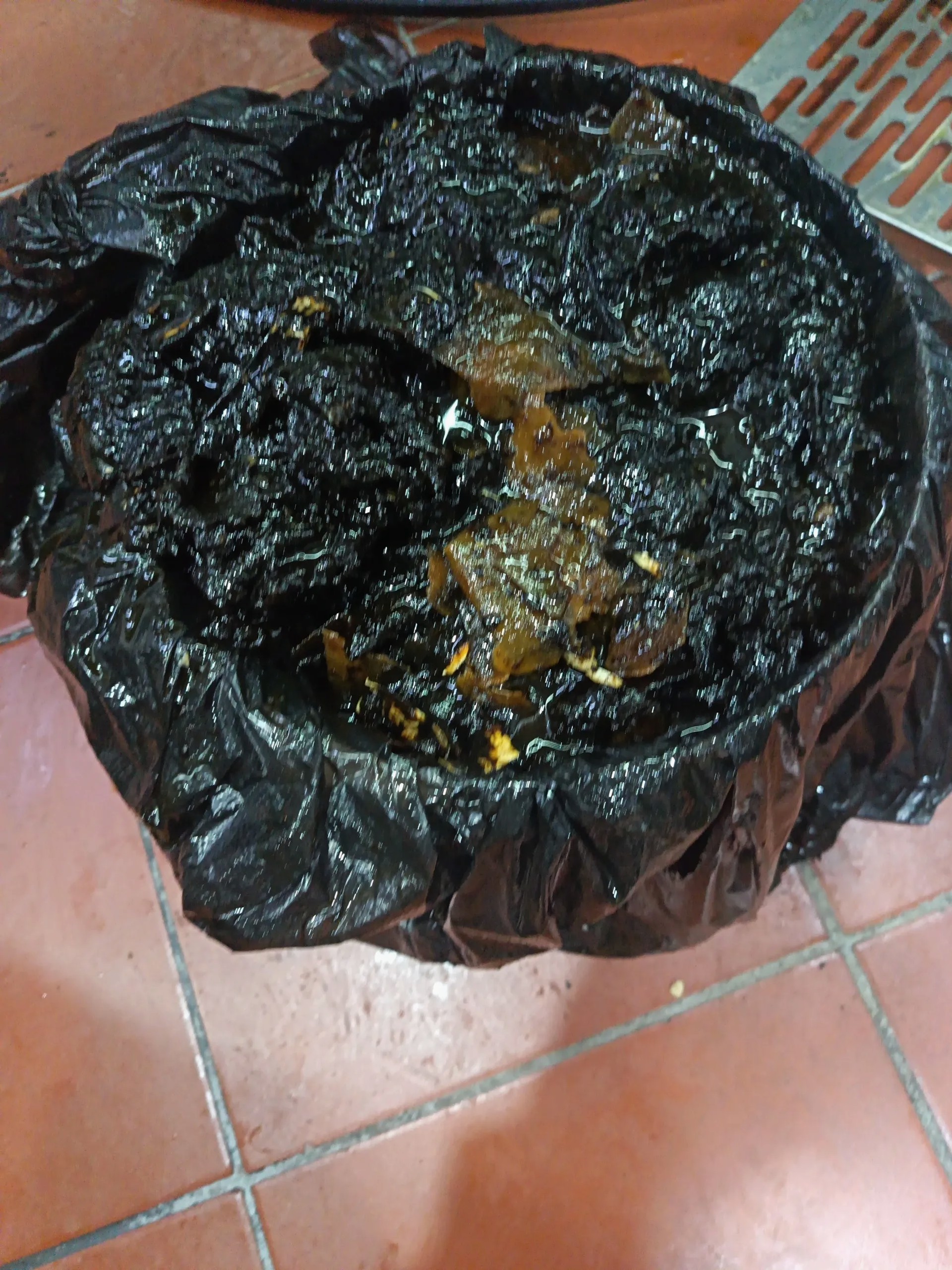 饭店厨房清洁:油烟机清洗及厨房周边区域清洁 - 清洗前 - 郑州天得一国家一级资质团队作业实拍