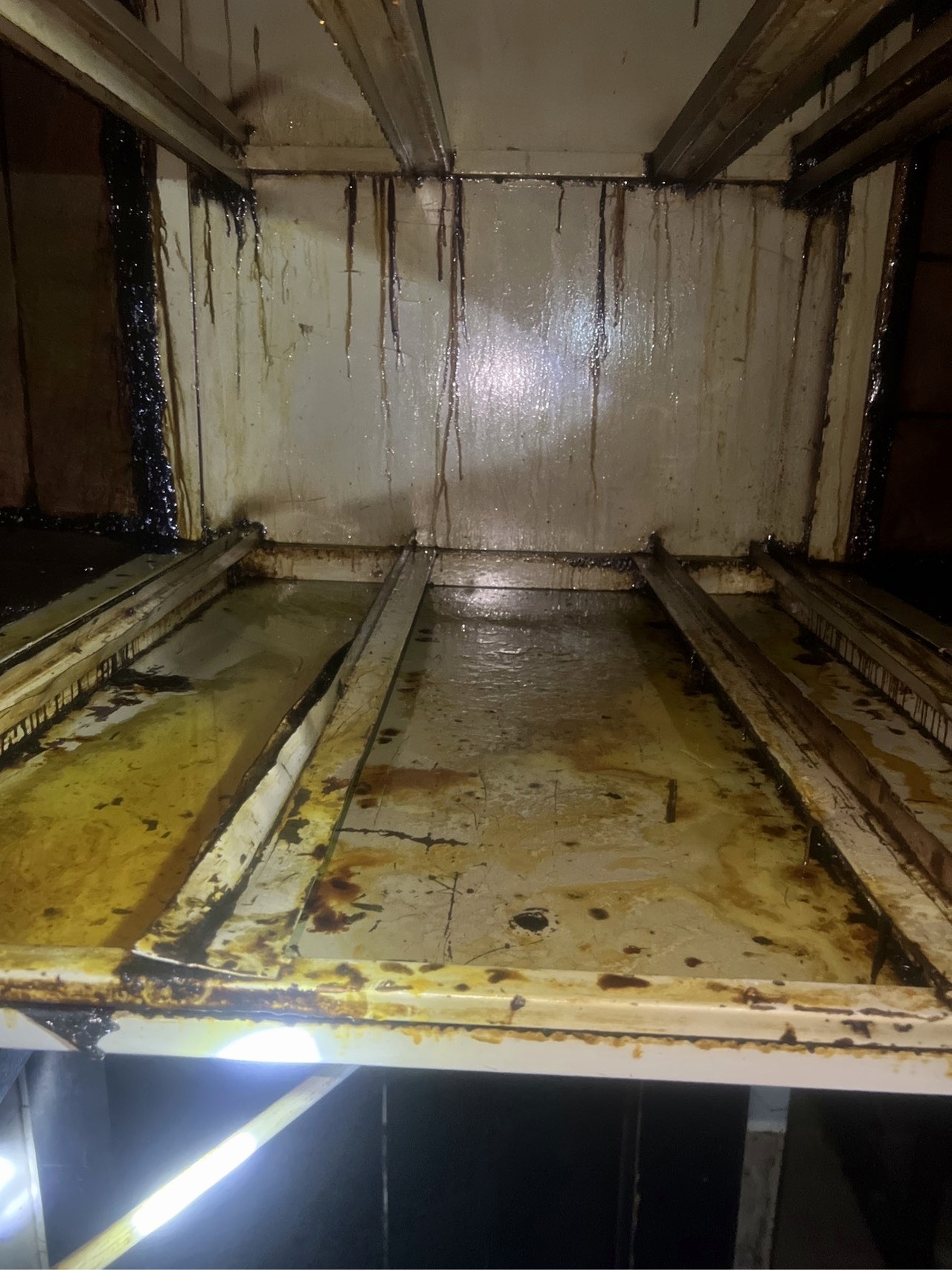 厨房油烟机全面焕新颜,打造清新烹饪空间,品味健康生活 - 清洗前 - 郑州天得一国家一级资质团队作业实拍