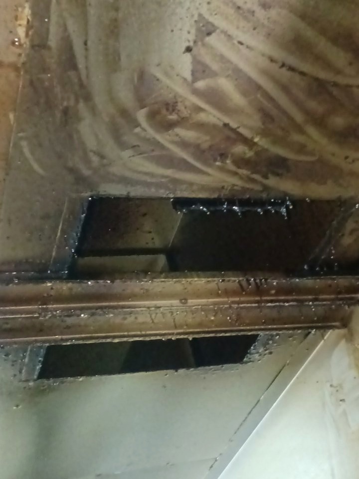 深度油烟机清洁特惠,厨房更整洁有序,清新生活更有品质 - 清洗前 - 郑州天得一国家一级资质团队作业实拍