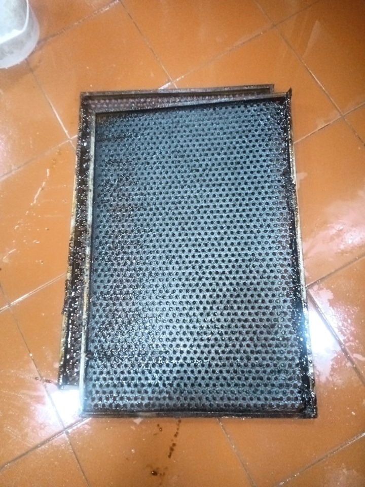 油烟机清洗专家,为您厨房定制清新方案,烹饪环境更雅致 - 清洗前 - 郑州天得一国家一级资质团队作业实拍