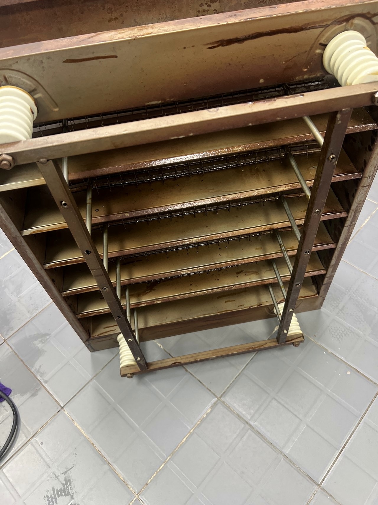 油烟机清洗特惠风暴席卷厨房洁净明亮清新生活从烹饪尽享 - 清洗前 - 郑州天得一国家一级资质团队作业实拍