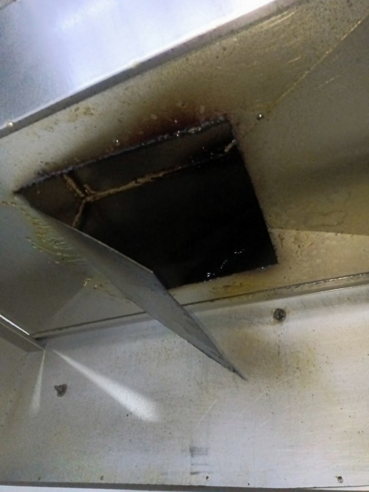 油烟机清洗特惠风暴持续进行中洁净厨房清新生活从烹饪开始 - 清洗前 - 郑州天得一国家一级资质团队作业实拍