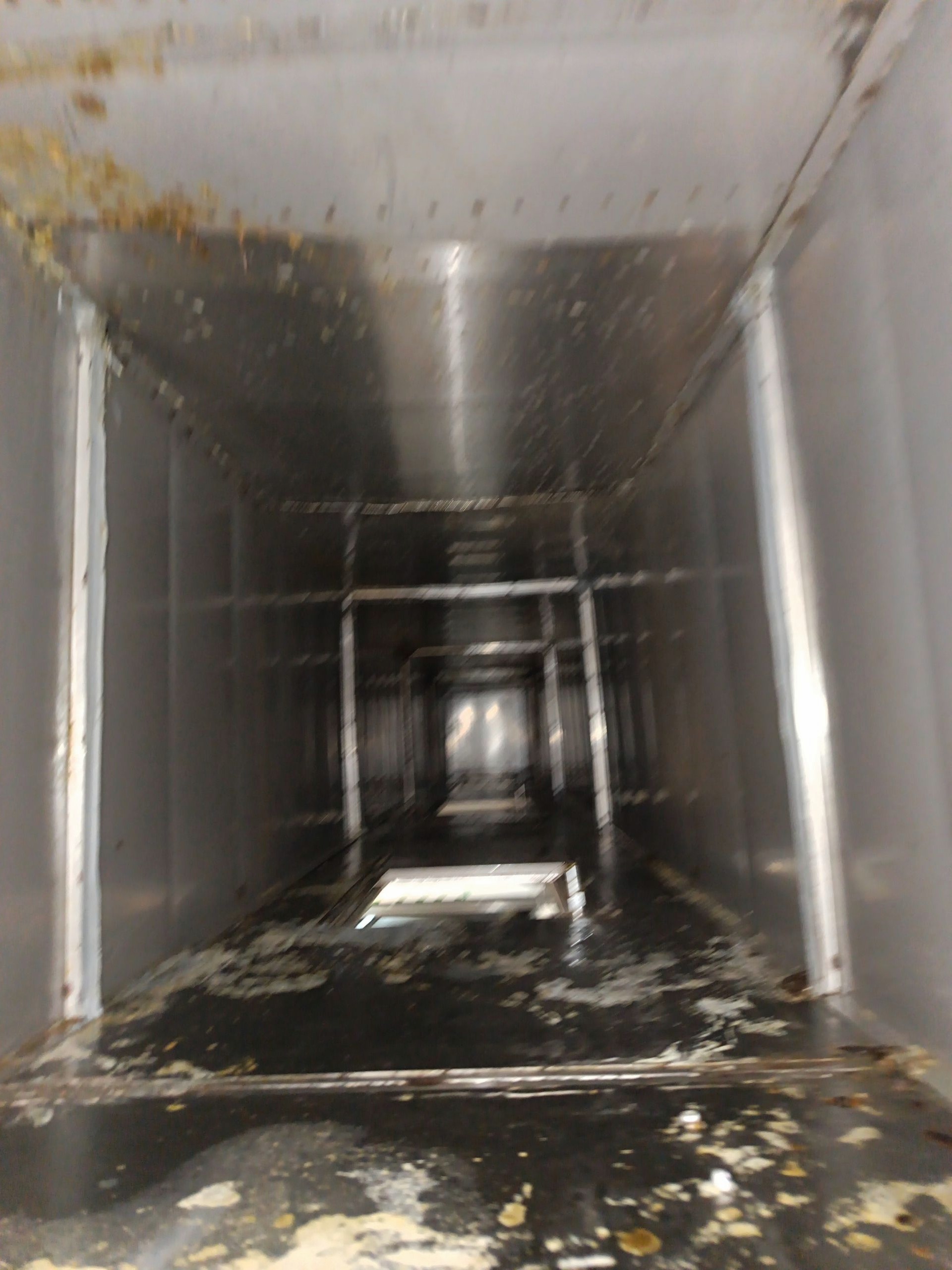 油烟机清洗特惠风暴席卷而来，洁净厨房清新空气烹饪更自在 - 清洗前 - 郑州天得一国家一级资质团队作业实拍