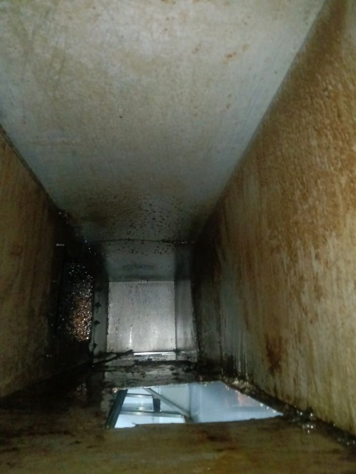 油烟机深度清洁特惠季火热进行中，厨房新风貌清新生活每一天 - 清洗前 - 郑州天得一国家一级资质团队作业实拍