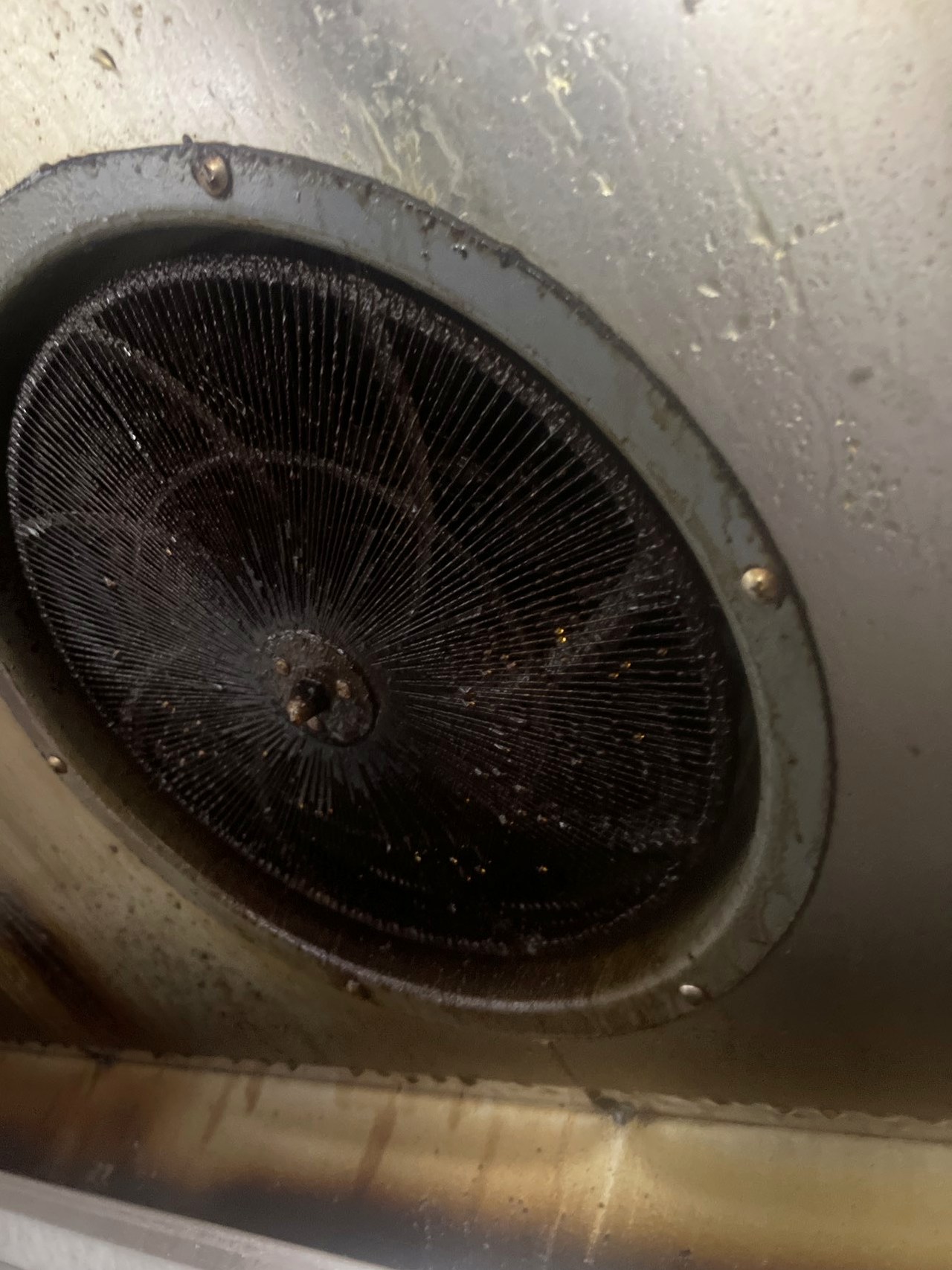 专业油烟机清洗，厨房更宽敞明亮，清新烹饪时光更自由无拘无束 - 清洗前 - 郑州天得一国家一级资质团队作业实拍