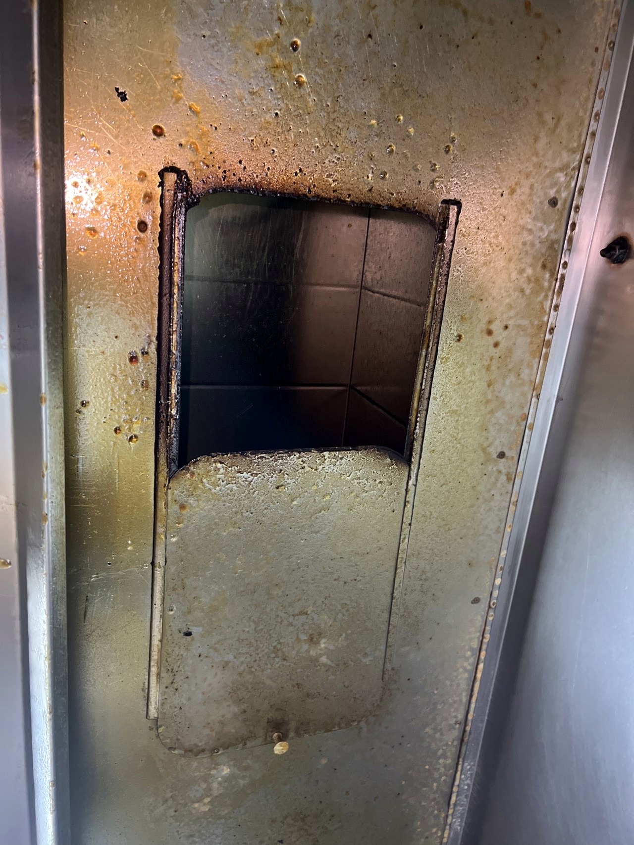 专业油烟机清洗，厨房空间更宽敞，清新烹饪每一天 - 清洗前 - 郑州天得一国家一级资质团队作业实拍