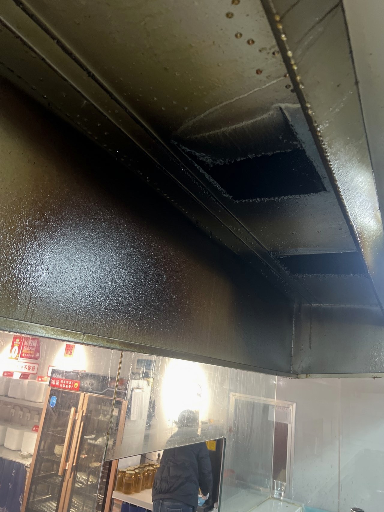 特惠油烟机清洁，厨房空气更清新，烹饪时光更愉悦 - 清洗前 - 郑州天得一国家一级资质团队作业实拍