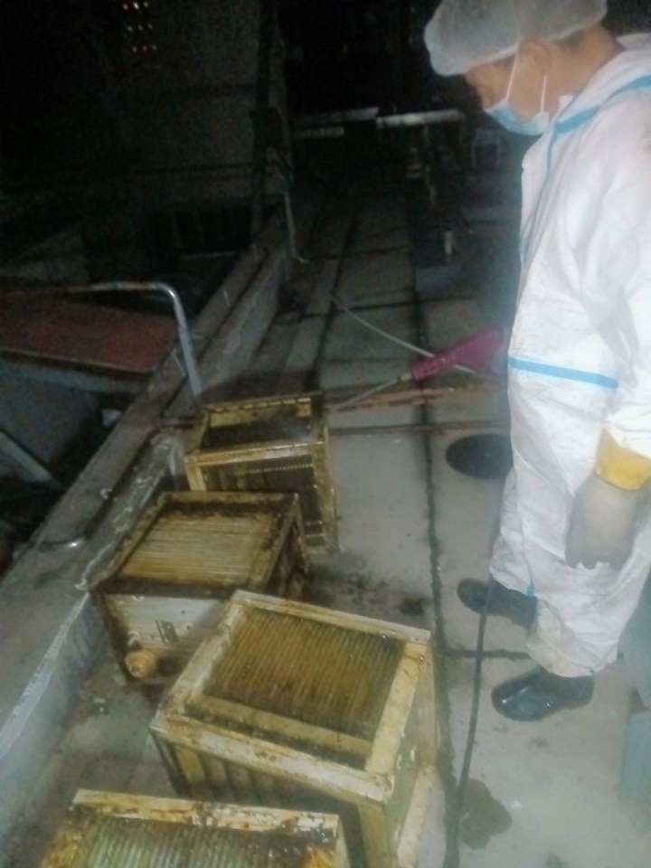 深度油烟机清洁，厨房空间更明亮，烹饪时光因清新而美好 - 清洗前 - 郑州天得一国家一级资质团队作业实拍