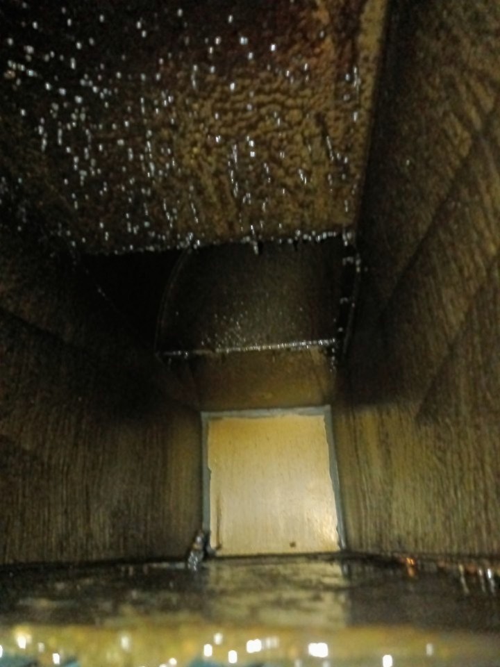 油烟机专业洗护，厨房油烟烦恼去无踪，烹饪时光更自由畅快 - 清洗前 - 郑州天得一国家一级资质团队作业实拍