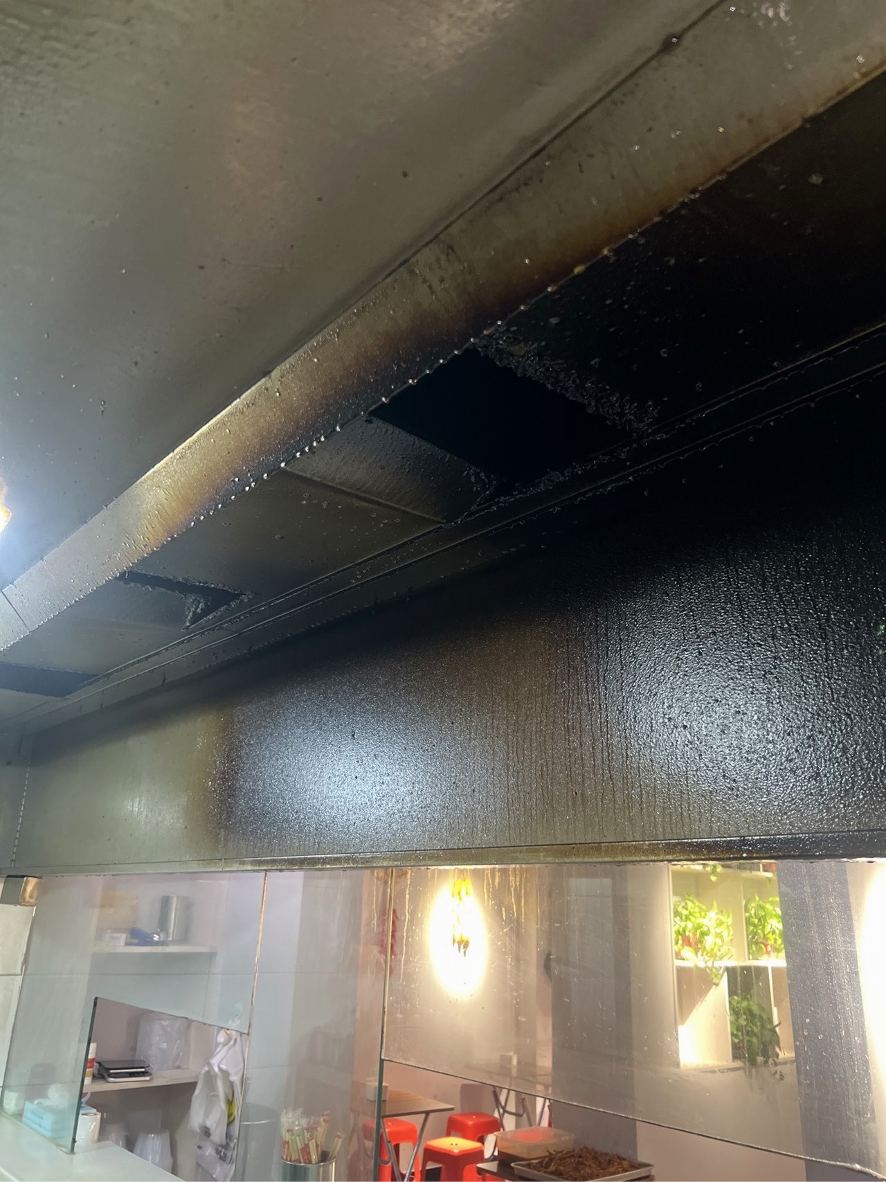 油烟机清洗特惠风暴，厨房空气更清新，烹饪时光更自由宽广 - 清洗前 - 郑州天得一国家一级资质团队作业实拍