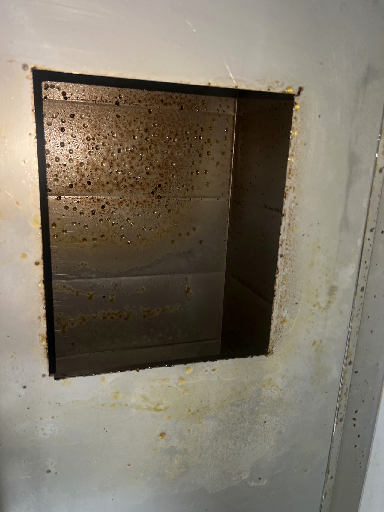 周口商业广场油烟管道清洗哪家好 - 清洗前 - 郑州天得一国家一级资质团队作业实拍