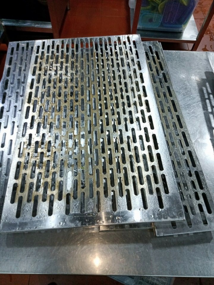 郑州配餐中心静电油烟净化器清洗清洗流程 - 清洗前 - 郑州天得一国家一级资质团队作业实拍