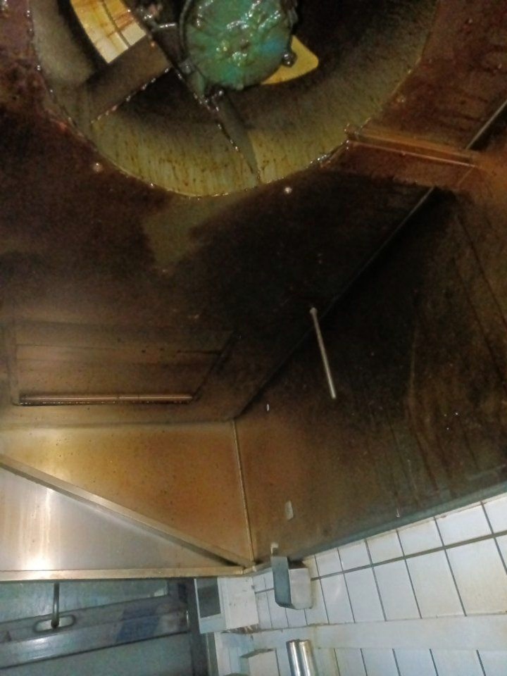 驻马店幼儿园食堂风机清洗清洗流程 - 清洗前 - 郑州天得一国家一级资质团队作业实拍