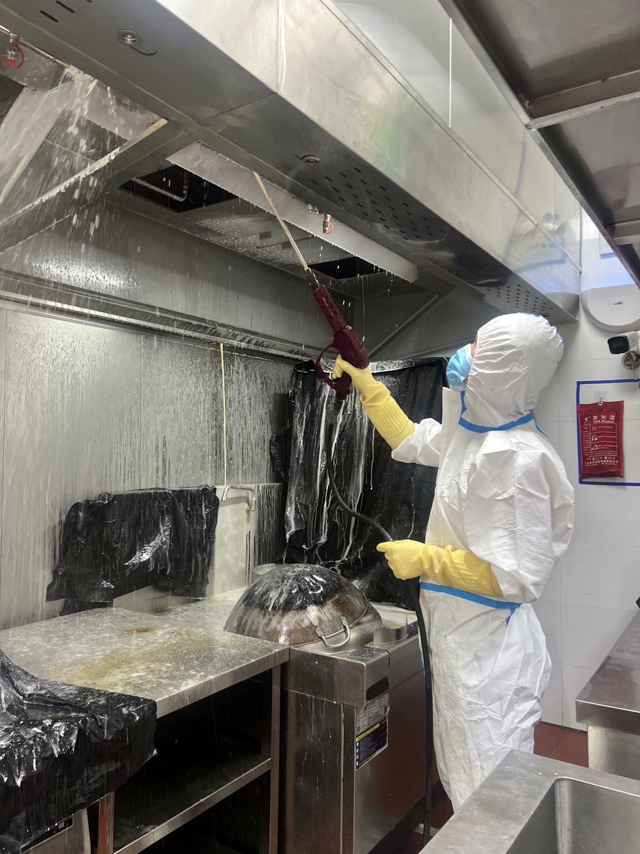 安阳部队食堂大型油烟机清洗怎么收费 - 清洗前 - 郑州天得一国家一级资质团队作业实拍